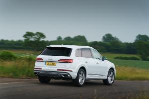 Audi Q7 55 TFSI e Quattro S-Line 2020 года  (UK)